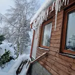Jeleni Drevenice S Vlastni Virivkou Ferienhaus Horni Halze
