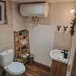Jeleni Drevenice S Vlastni Virivkou Ferienhaus Horni Halze