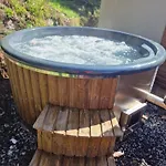 Jeleni Drevenice S Vlastni Virivkou Horni Halze