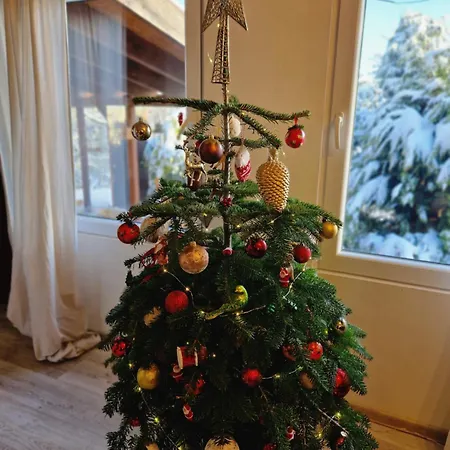 Jeleni Drevenice S Vlastni Virivkou * Horni Halze